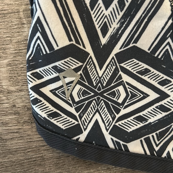 Ivivva by Lululemon girls shorts size 8 - Picture 3 of 6